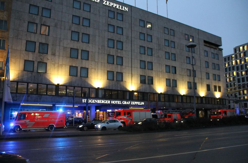 Die Feuerwehr rückte am Montagabend zum Steigenberger Hotel Graf Zeppelin aus.