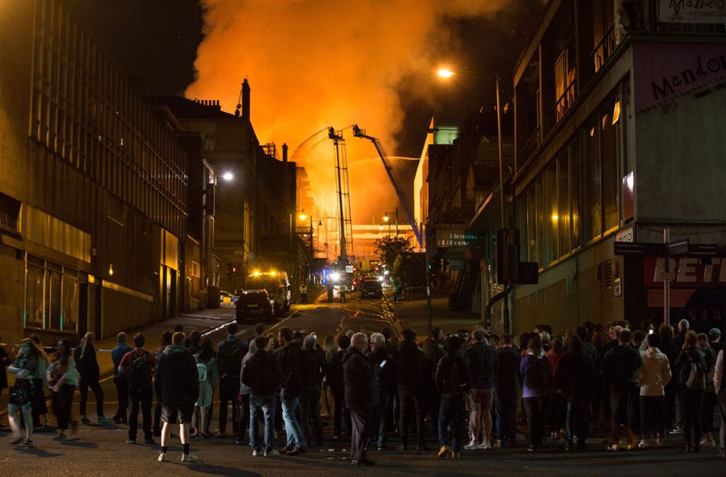 Augenzeugen sagten dem Rundfunksender BBC, das Feuer sei „viel schlimmer“ als der erste Brand im Mai 2014.