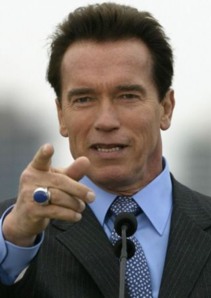 We want you: Seine schauspielerischen Kenntnisse kommen Schwarzenegger auch bei seiner dritten Karriere auf dem politischen Parkett zugute. Sein Steckenpferd ist der Umweltschutz. Kalifornien hat unter seiner Führung die Vorreiterrolle beim Klimaschutz in den USA übernommen. "Wir müssen den Treibhausgasen Hasta la vista, Baby sagen“, erklärte Schwarzenegger einmal in Anspielung auf seinen legendären Ausspruch als Terminator.