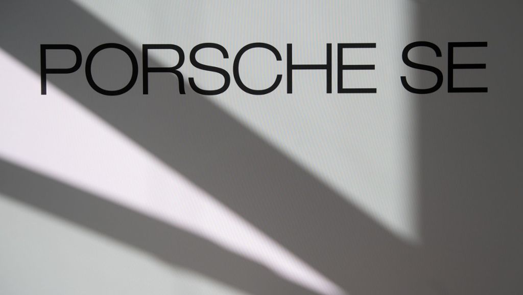  Im Mammutprozess nach der Dieselaffäre müssen sich Volkswagen AG und Porsche SE mit Aktionärs-Klagen auseinandersetzen. Nach fast einem Jahr Verhandlung gibt es eine erste Entscheidung. Anzeichen dafür, dass das Verfahren nun Fahrt aufnimmt, fehlen weiter. 