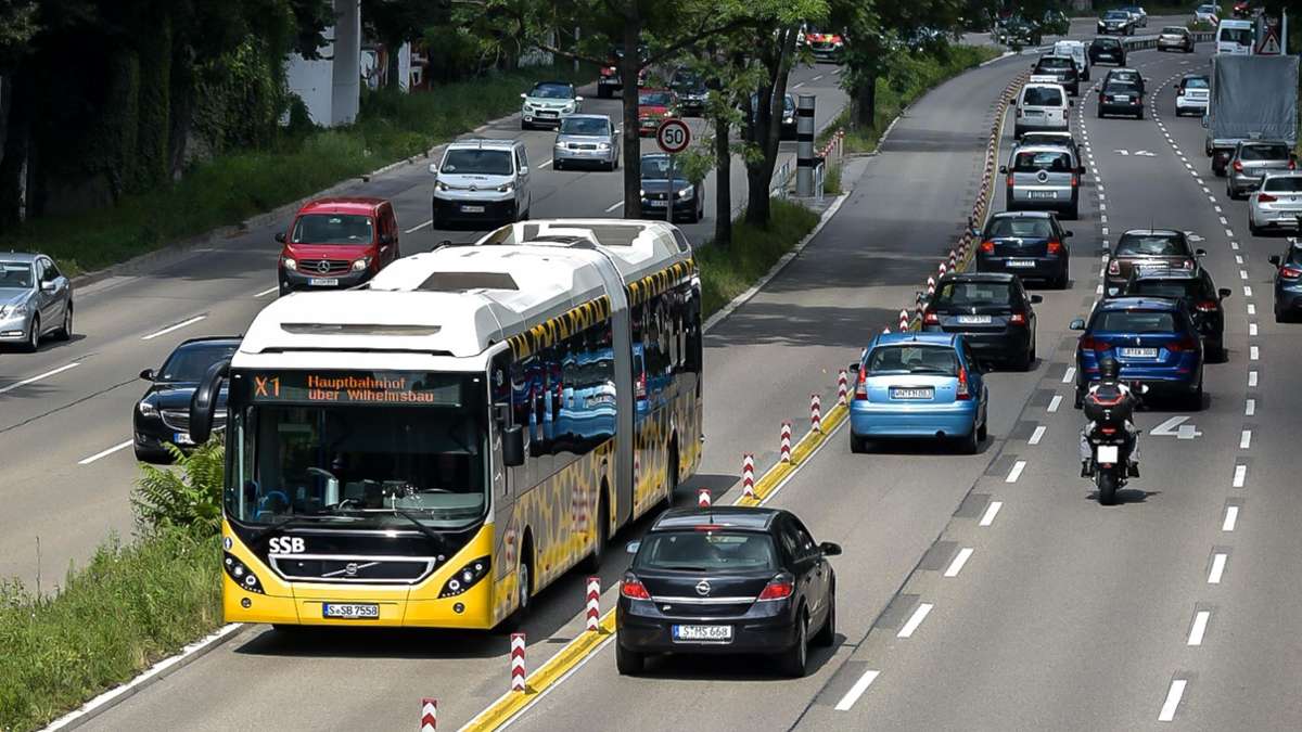 Streit um Busspur in Stuttgart: Grüne werfen Nopper Respektlosigkeit vor