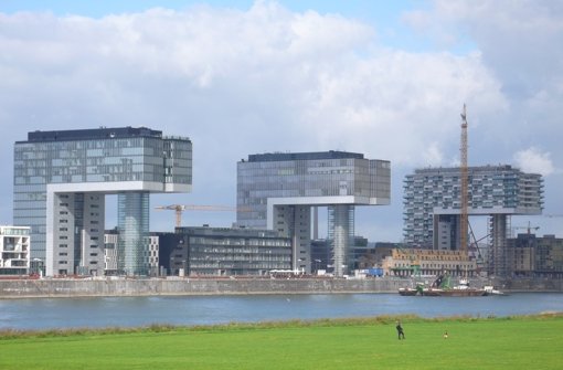 Die Kranhäuser am Rheinauhafen sind zu einem neuen Wahrzeichen geworden. Foto: dpa