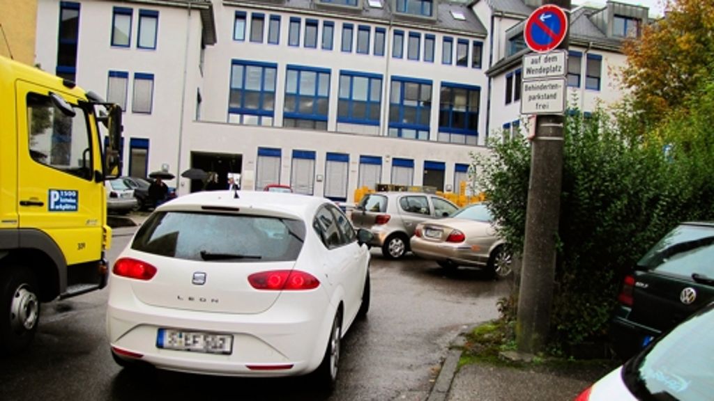 Post in Degerloch: Parkplatz gegen Falschparker