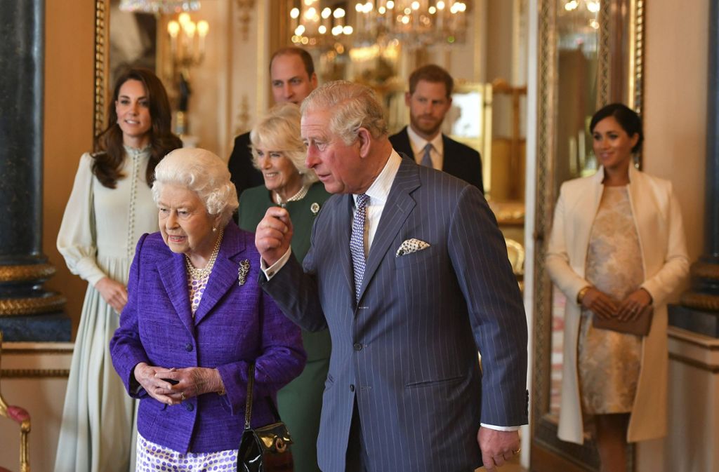 Charles’ Mutter, Queen Elizabeth II., hatte geladen – gefeiert wurde der 50. Jahrestag seiner Krönung zum Prince of Wales.