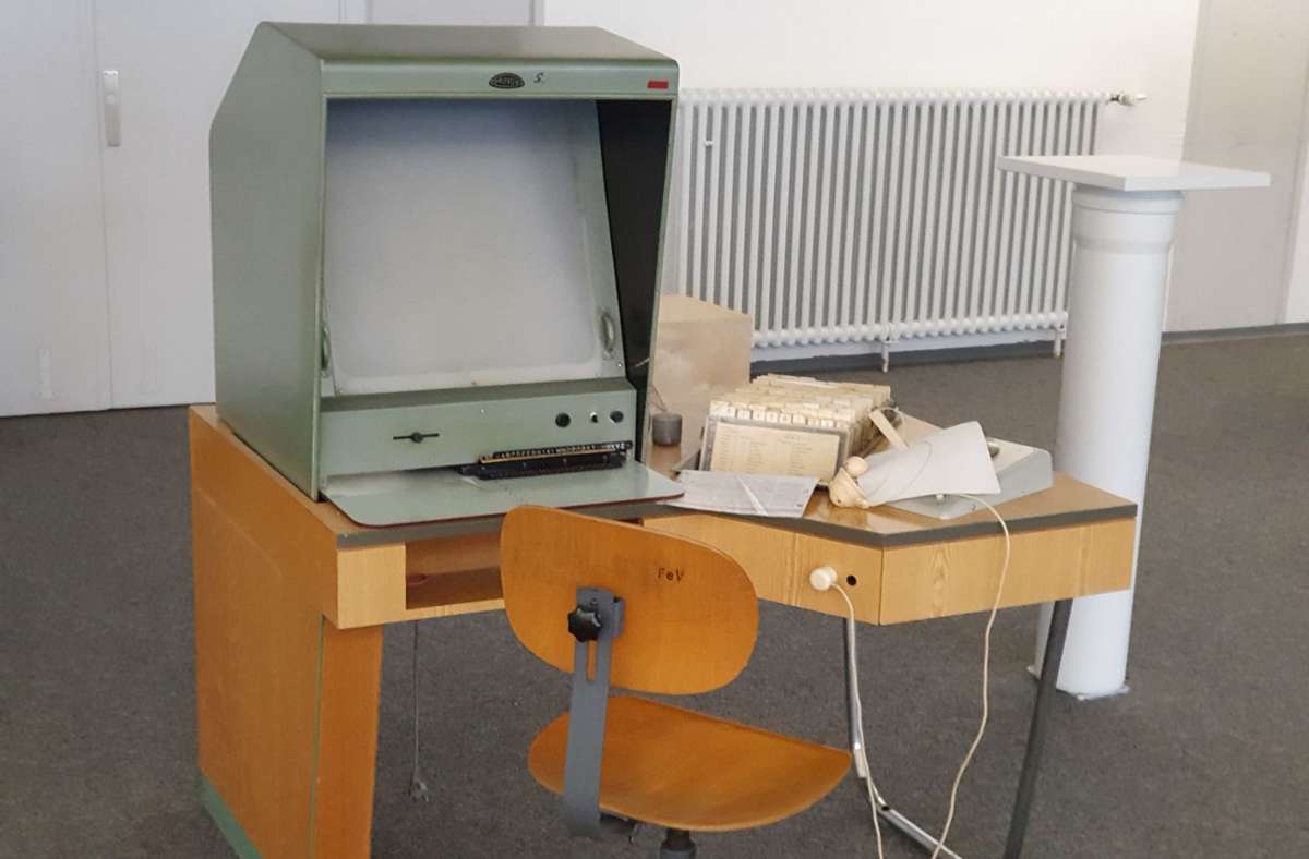 Am Mikrofiche-Gerät wurde bis zur Digitalisierung in den 90er Jahren alle bundesdeutschen Telefonnummern nachgesehen.