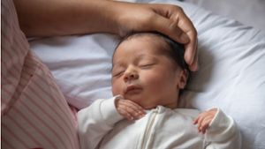 Nachteile durch Kaiserschnitt?: Viel kuscheln, viel stillen
