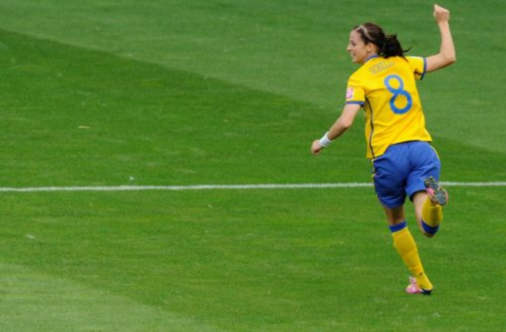 Sie gehört zu den besten Stürmerinnen der Welt: Schwedens Lotta Schelin ist in ihrer Heimat längst ein Superstar. Im laufenden Turnier ...