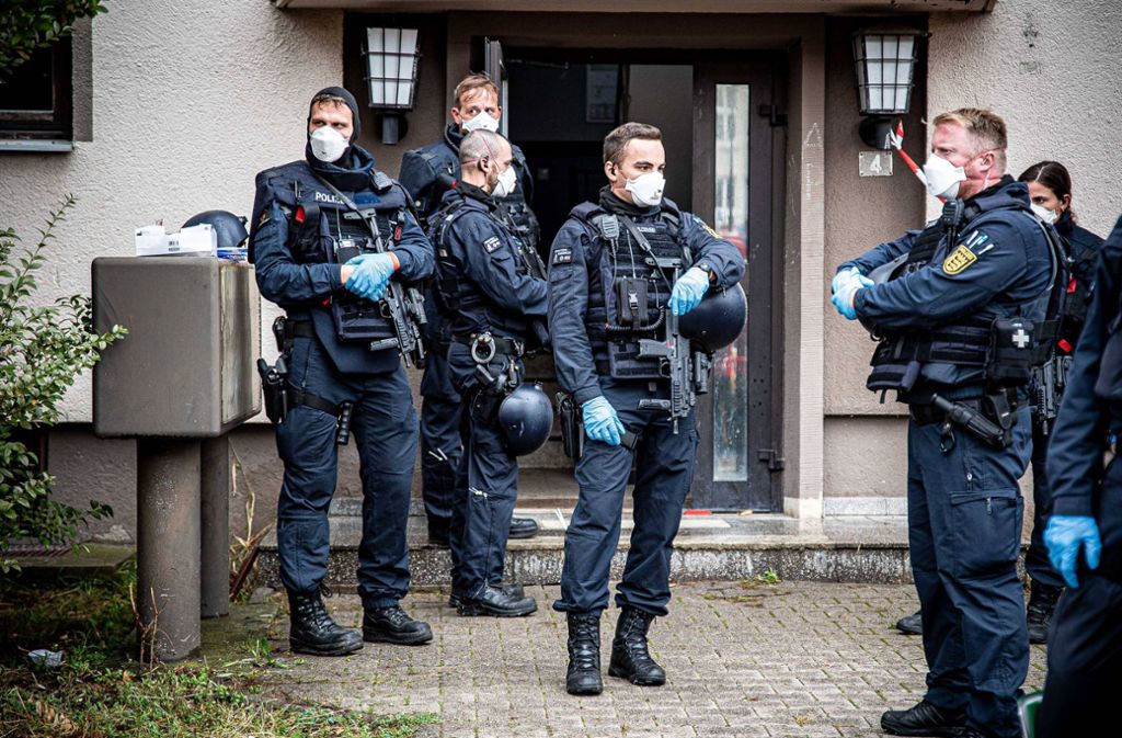 Bei einer Großübung in Mannheim haben 150 Einsatzkräfte den Kampf gegen Bio-Terroristen erprobt.