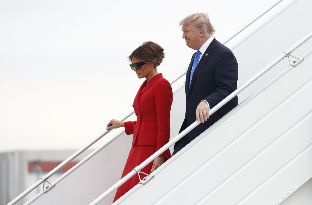 Das US-Präsidentenpaar ist zu einem Besuch anlässlich des französischen Nationalfeiertags eingetroffen.
