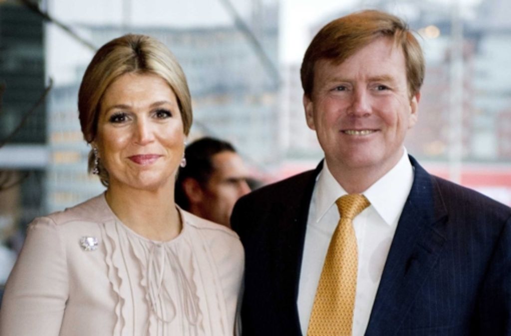 Das künftige niederländische Königspaar Máxima und Willem-Alexander. Die Hochzeit des Kronprinzen mit der bürgerlichen Máxima im Jahr 2002 war in den Niederlanden umstritten. Doch mittlerweile haben die Niederländer die Südamerikanerin ins Herz geschlossen.