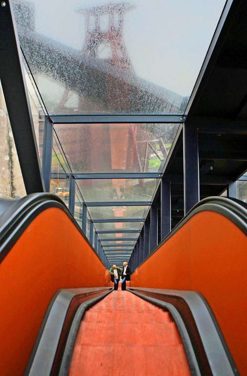 Bis zur Fertigstellung der Rolltreppe in der Elbphilharmonie war sie die längste Rolltreppe Deutschlands. Jetzt ist die 58 Meter lange Fahrtreppe auf der Zeche Zollverein in Essen lediglich die längste freistehende Rolltreppe der Republik. Sie befördert Besucher auf zwei Gangways mit je 250 Stufen 24 Meter hoch in die zum Museum umgebaute ehemalige Kohlenwäsche. Die Fahrzeit beträgt 90 Sekunden.