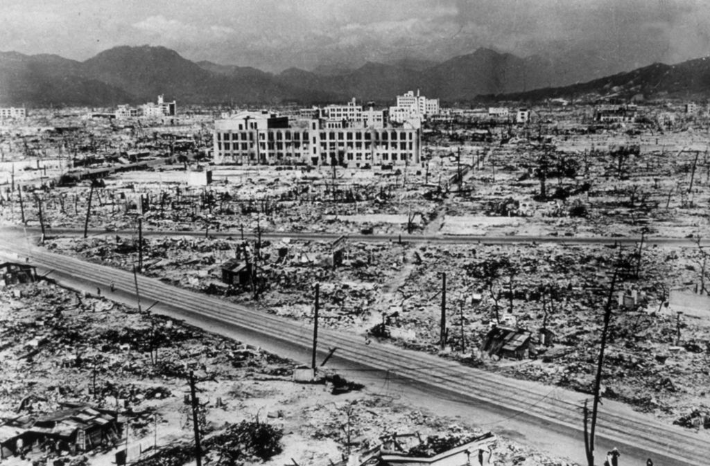 Die am 6. August 1945 mit einer Atombombe angegriffene Stadt Hiroshima ....