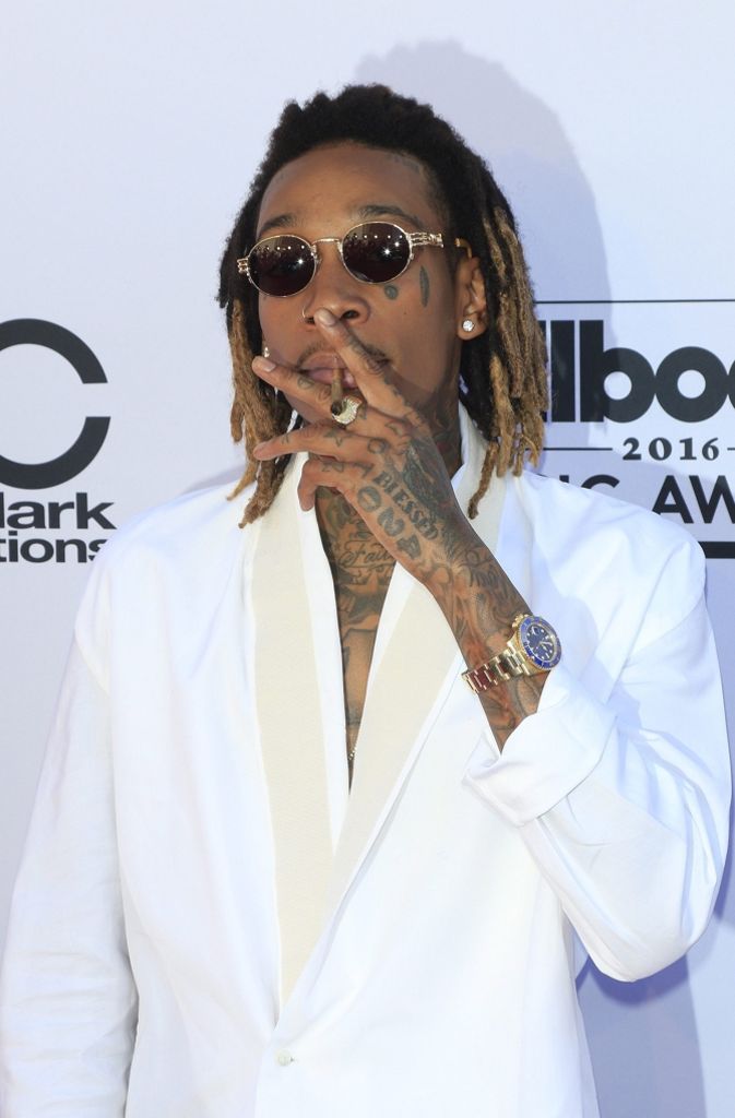Wiz Khalifa rauchte auf dem roten Teppich. Der Rapper besingt seinen Marihuanakonsum auch in seinen Hits.