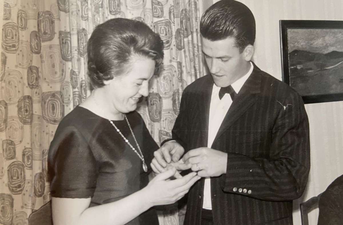 Da waren schon einige Widerstände überwunden: Das junge Paar bei der Verlobung 1964.