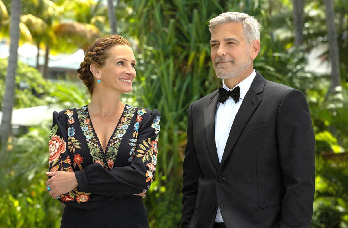 Die Ehe von Georgia (Julia Roberts) und David (George Clooney) im Film „Ticket ins Paradies“ ist schon vor vielen Jahren gescheitert. Nun raufen sie sich zusammen, denn sie wollen die Heirat ihrer Tochter verhindern. Ob das gelingt?