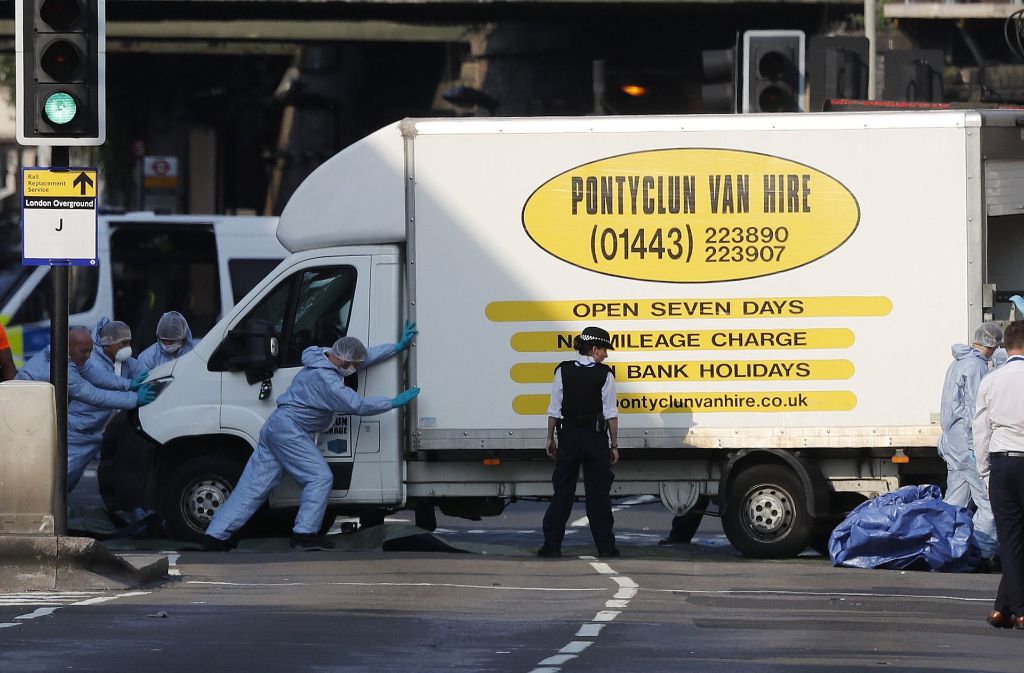 Die Beschuldigungen gegen den 47-jährigen Waliser Darren O. – der einen Minivan in der Nähe einer Moschee in London in eine Gruppe von Menschen gefahren haben soll – wurden am Freitag von der Staatsanwaltschaft bekanntgegeben.