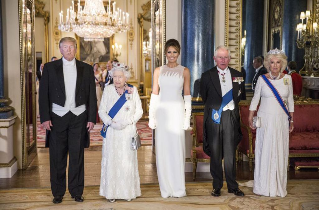 Donald Trump bei der Queen: die Frackweste ist einen Tick oder zwei zu lang.
