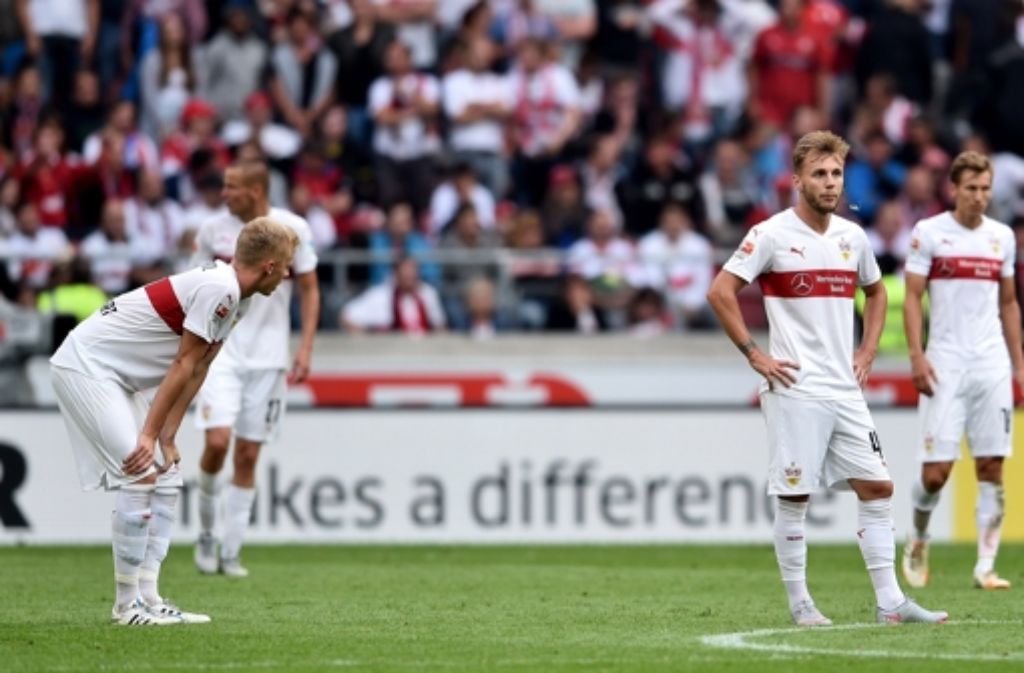 Enttäuschte Gesichter beim VfB Stuttgart nach der 1:3-Heimpleite gegen den 1. FC Köln.