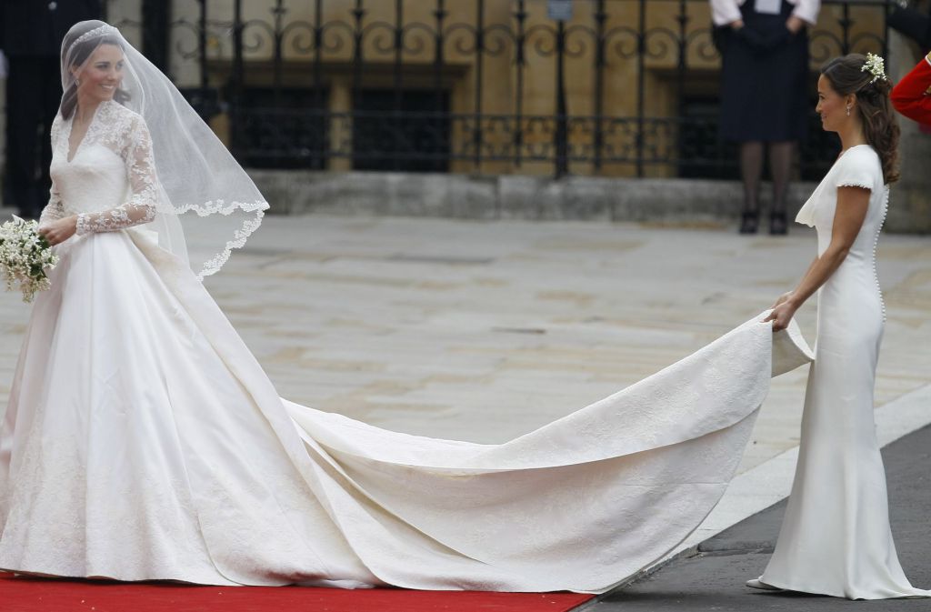 Ein legendärer Augenblick: bei der Hochzeit von Kate Middleton und Prinz William im April 2011 in London stahl Pippa ihrer Schwester in einem enganliegenden Kleid die Show.