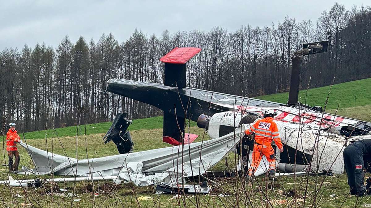 Im südthüringischen Föritztal: Spezialhubschrauber stürzt bei Forstarbeiten ab - Pilot leicht verletzt