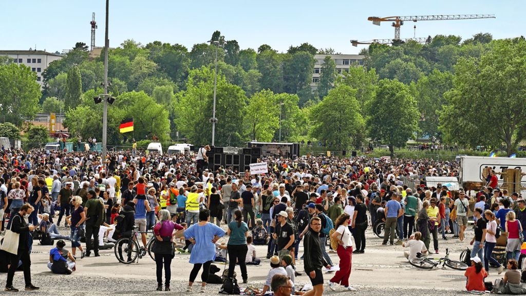 Auflagen vor Demonstration: Stadt  Stuttgart pocht auf Maskenpflicht