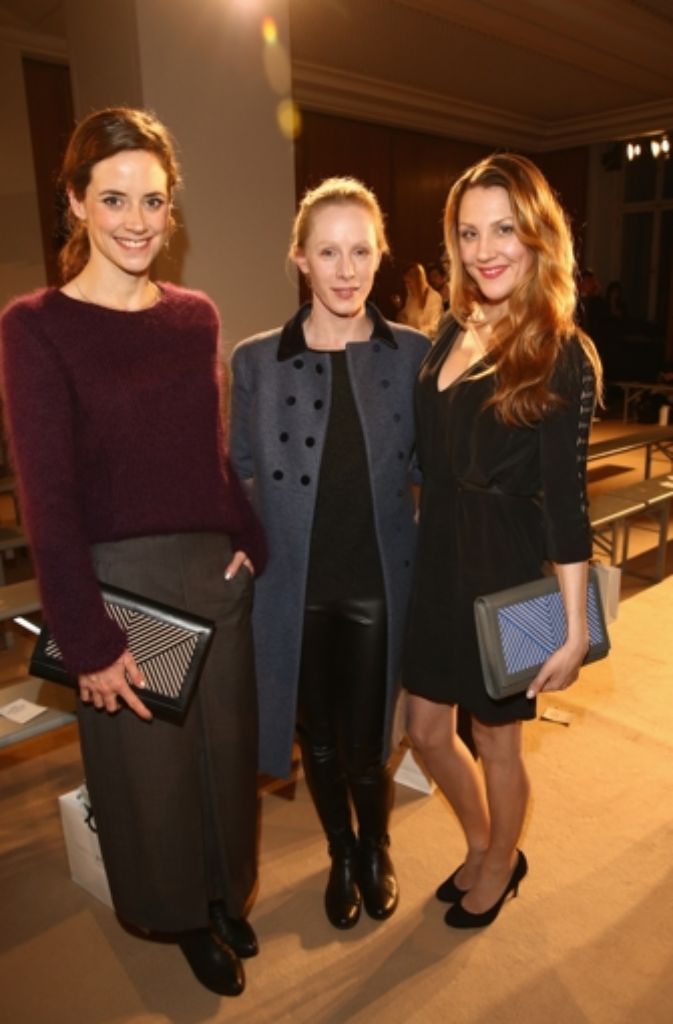 Auch die Schauspielerinnen Anja Knauer (links) und Susanne Wüst (Mitte) waren bei der Fashion Week.