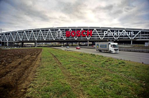 Längs der Autobahn wird es am Flughafen keinen Bahnhof geben. Foto: Lg/Max Kovalenko