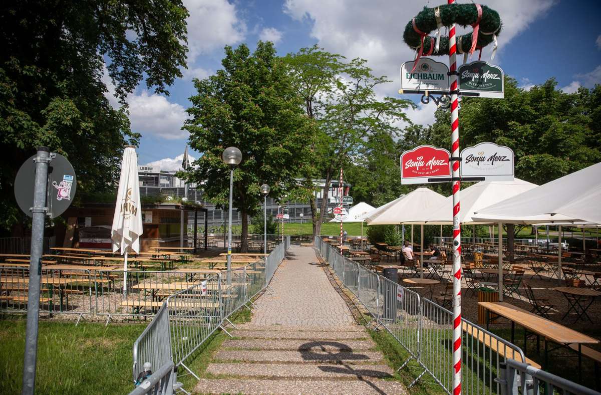 Ein Klassiker in Stuttgart: der Biergarten im Schlossgarten. Griebenschmalzbrot, Obazda, Wurstsalat – die Speisen sind herzhaft, es gibt jeden Tag frische Tagesgerichte und das Areal bietet viel Platz für einen gemütlichen Sommertag. Schön für Eltern: Direkt nebenan ist ein Kinderspielplatz.