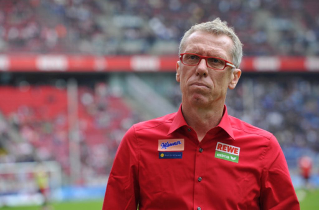 "Ich wollte Aggressivität ausstrahlen." Köln-Trainer Peter Stöger über sein leuchtend rotes Hemd, das er bei seiner Bundesliga-Premiere gegen den HSV trug.