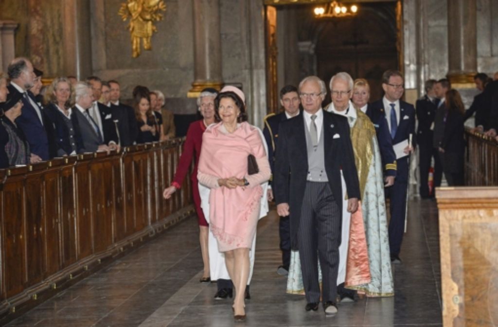 ... sowie die stolzen Großeltern, König Carl Gustaf und Königin Silvia.