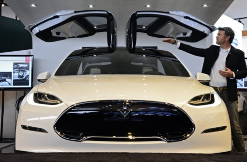 Ein Hingucker: Der Tesla Model X auf der Messe in Detroit. Foto: dpa