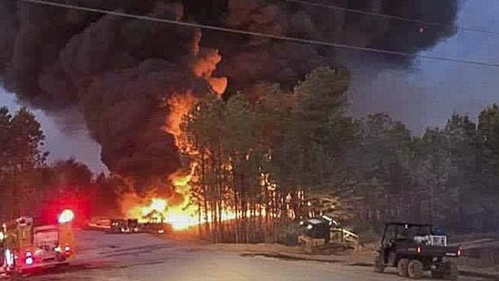  Bei der Explosion einer Benzinleitung in den USA ist am Montag ein Arbeiter ums Leben gekommen, fünf weitere wurden verletzt. Im Bundesstaat Alabama ist der Notstand verhängt worden. 