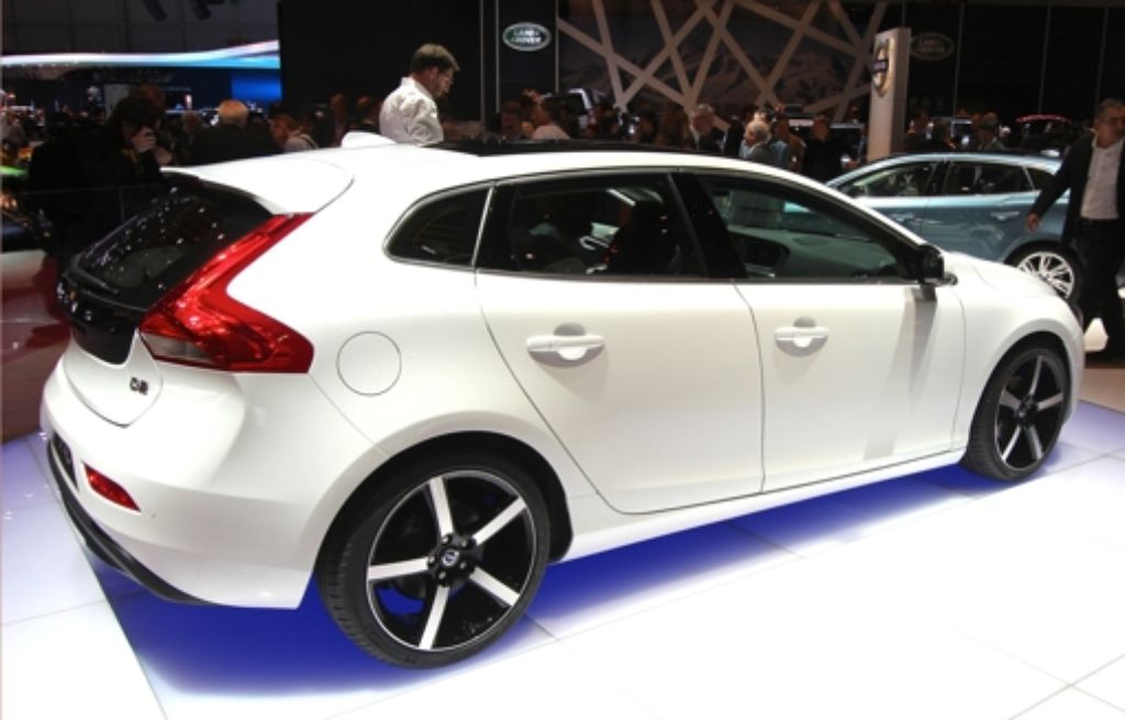 ...auch der Volvo V40 will dem VW-Konzern Konkurrenz machen.
