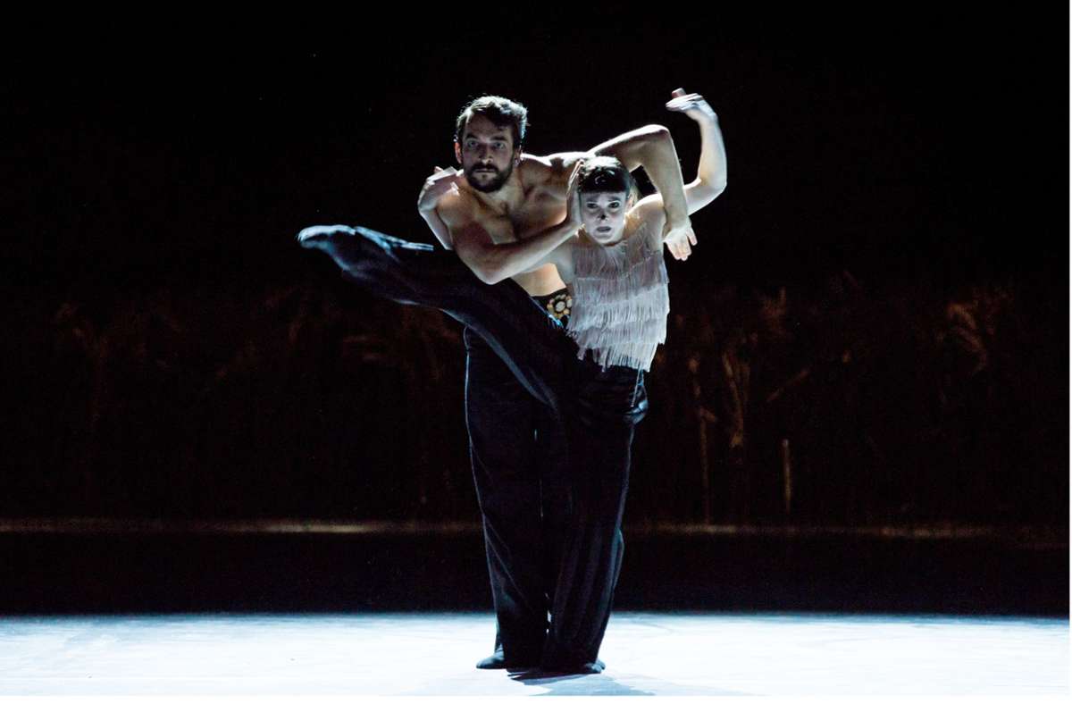 Özkan Ayik und Verónica Segovia in Marco Goeckes Ballett „La Strada“