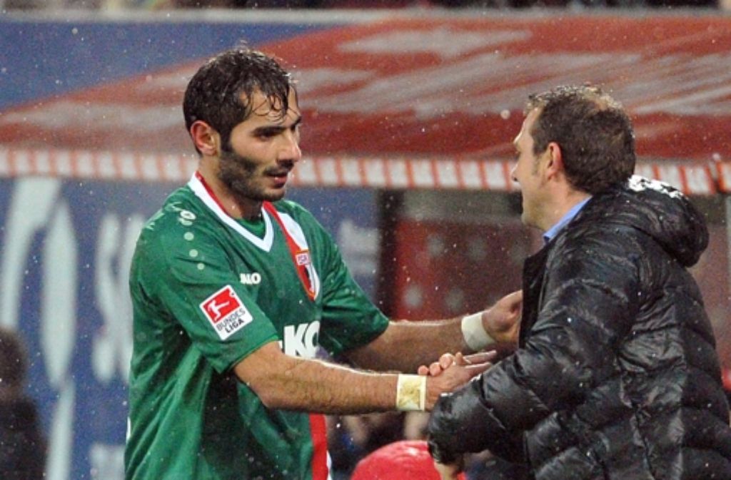 "Egal, wer auf welcher Position spielt, es funktioniert sehr gut." Augsburgs Halil Altintop (links, mit Trainer Markus Weinzierl) zum schwäbischen Erfolgsrezept.