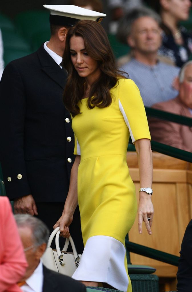 2016: Eines ihrer besten Wimbledon-Outfits überhaupt – Herzogin Kate zeigt mit diesem Roskanda-Kleid, wie „Colour Blocking“ geht.