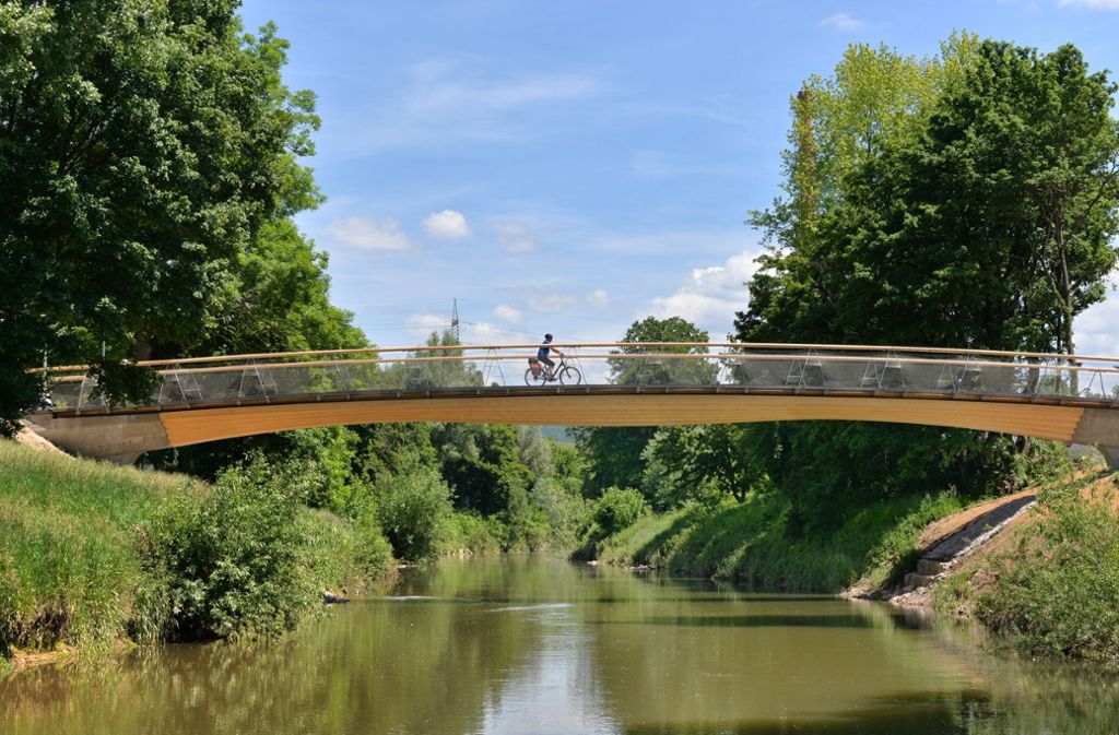 Mit der sogenannten Stuttgarter Holzbrücke gelang Knippers Helbig die weltweit erste integrale Massivholzbrücke.