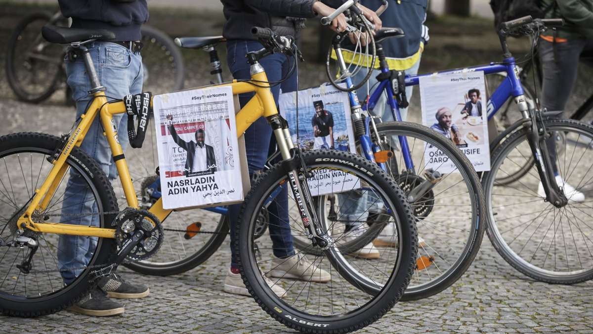  Bei einer Demo in der Stuttgarter City und mit einem Fahrradkorso macht das Bündnis Seebrücke auf die Not geflüchteter Menschen aufmerksam. Die Teilnehmenden kritisieren die Landeshauptstadt. 