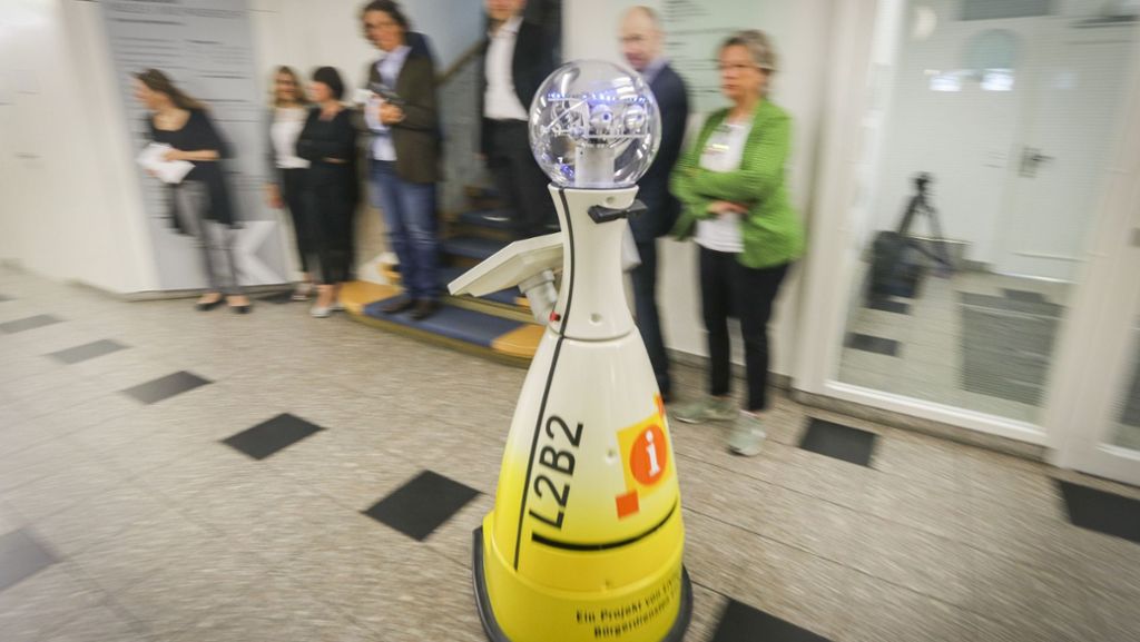  Er soll Bürgern helfen, einen Pass zu beantragen oder ein Knöllchen zu bezahlen. Der neue Service-Roboter im Rathaus Ludwigsburg ist sympathisch – kämpft aber noch mit Kinderkrankheiten. 