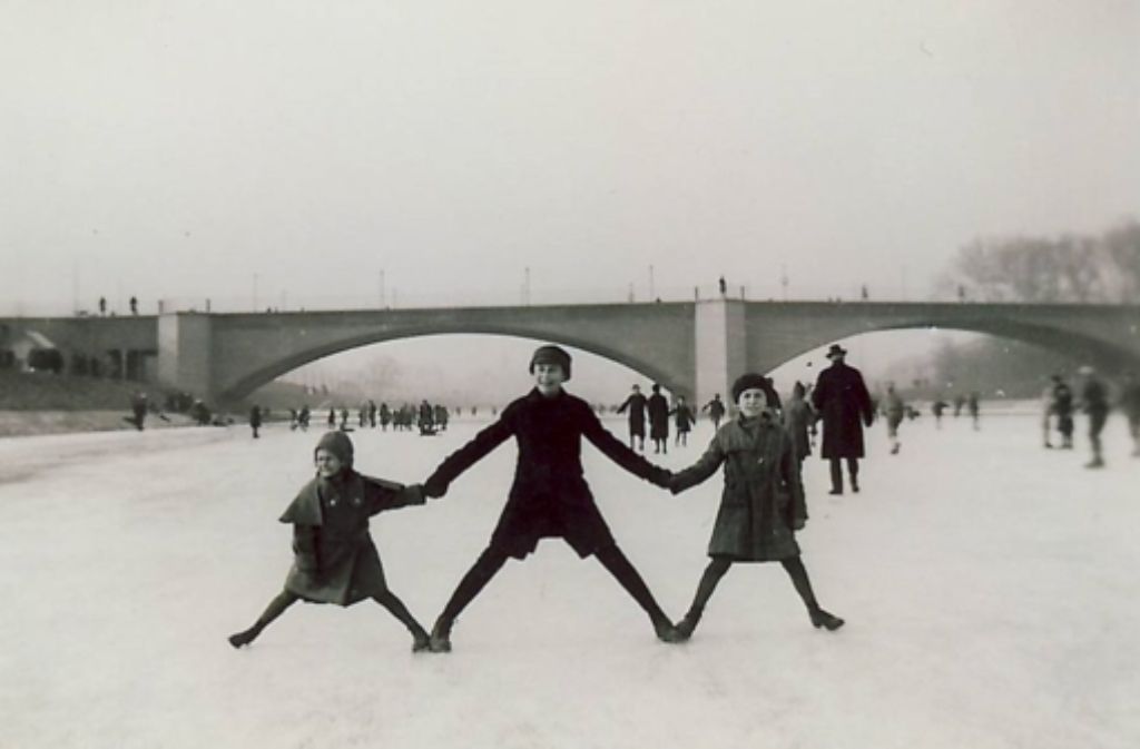 Im Winter 1932/33 war der Neckar so fest zugefroren, dass man Schlittschuhlaufen konnte.