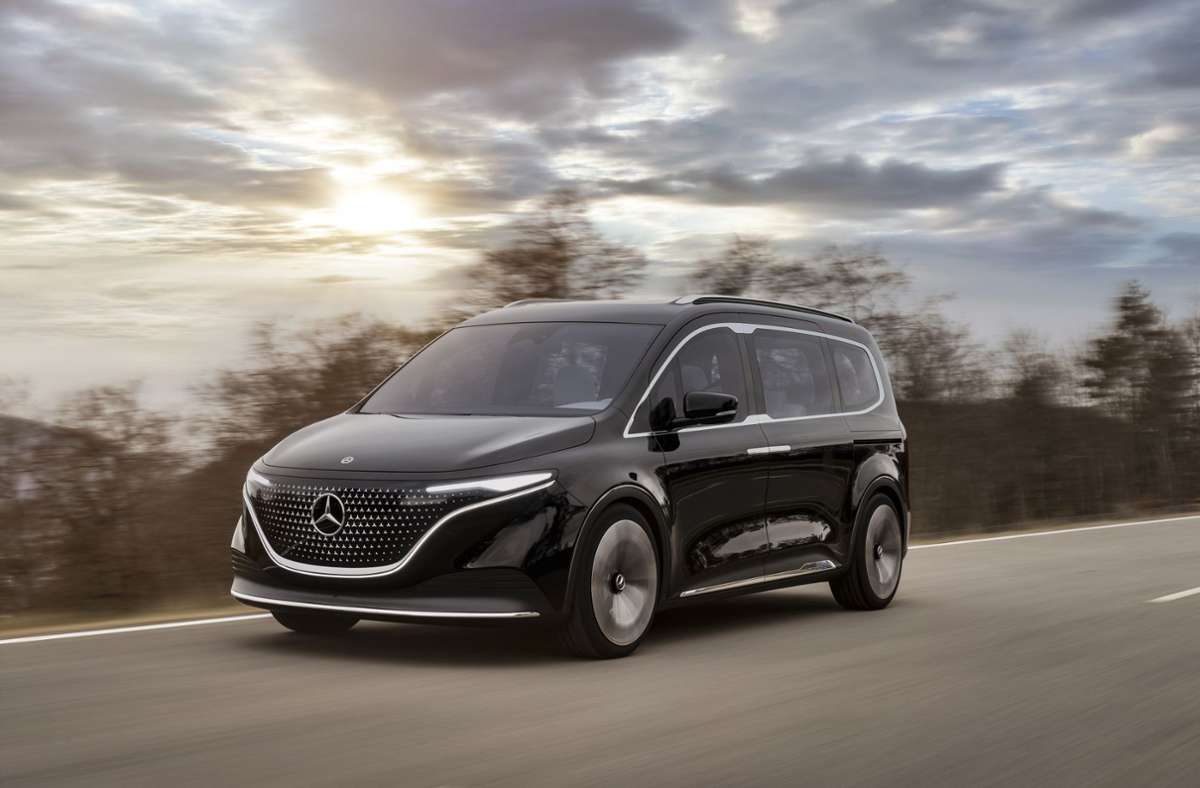 Der gemeinsam mit Renault entwickelte Familienvan wird unter der Typenbezeichung EQT unter Strom gesetzt. Das Bild zeigt eine Designstudie, die dem Serienmodell sehr nahe kommt.