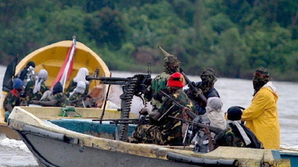  Im Nigerdelta, wo die Ölförderung Natur und Menschen vergiftet, versuchen zwei Journalisten, einen Rebellentrupp und dessen Geisel zu finden. 