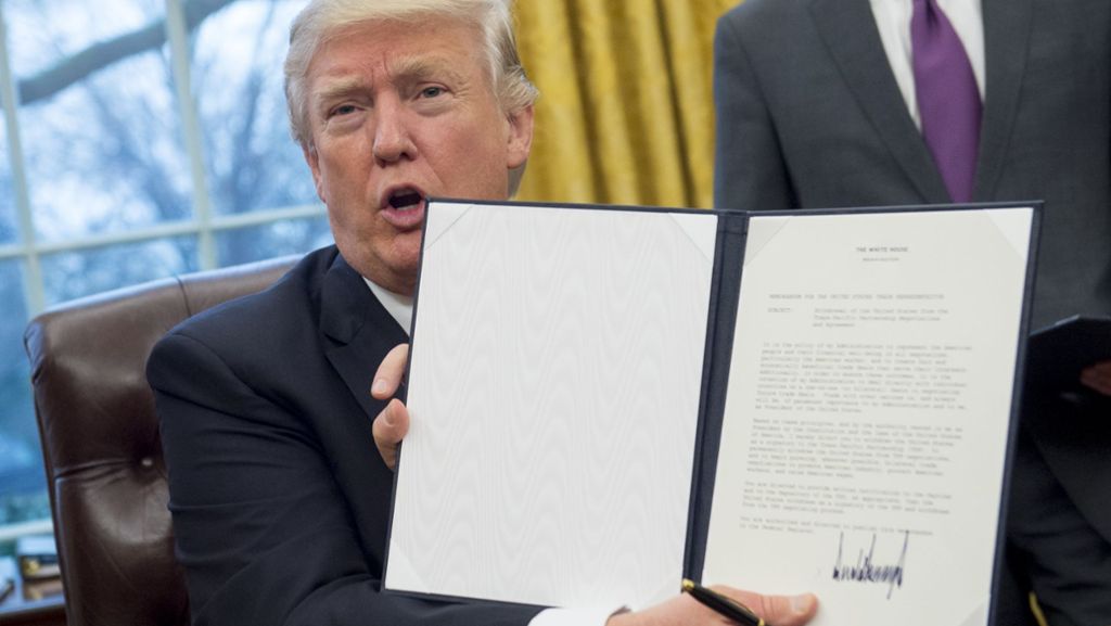 Handelsabkommen TPP: Trump setzt Unterschrift unter Ausstieg