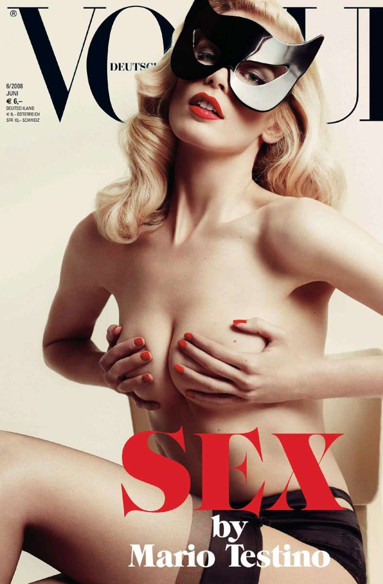 August 2008: Fotograf Mario Testino thematisierte als Co-Chefredakteur in der Juni-Ausgabe 2008 der deutschen VOGUE das Thema: „Sex“ mit Claudia Schiffer als Cover-Motiv.