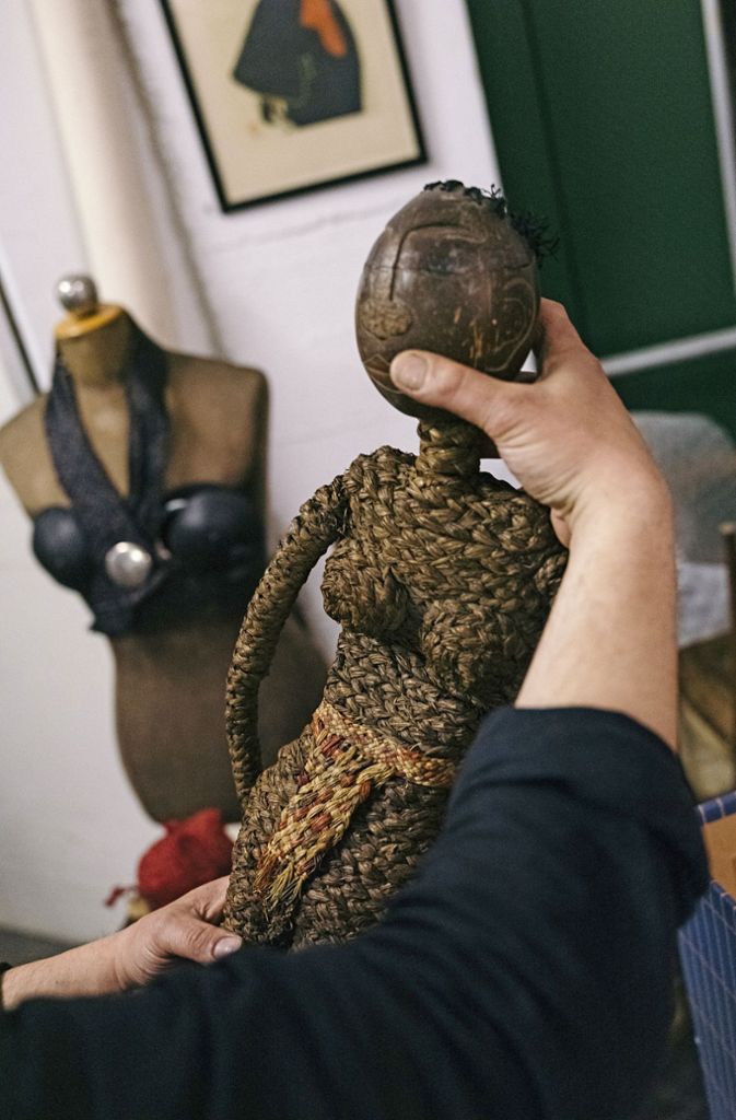 Eine Puppe von Käte Pech, die ihr Handwerk auf der Burg Giebichenstein in Halle lernte.
