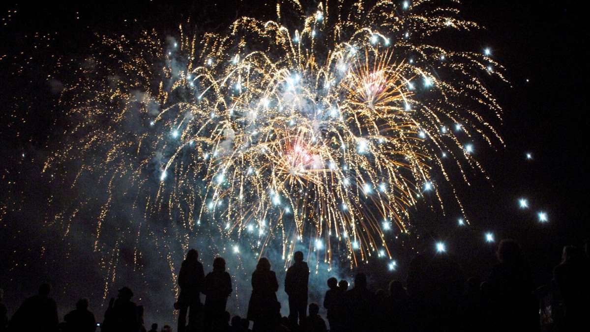 “Flammende Sterne“ in Ostfildern: Wird das Feuerwerk trotz Regen zu sehen sein?