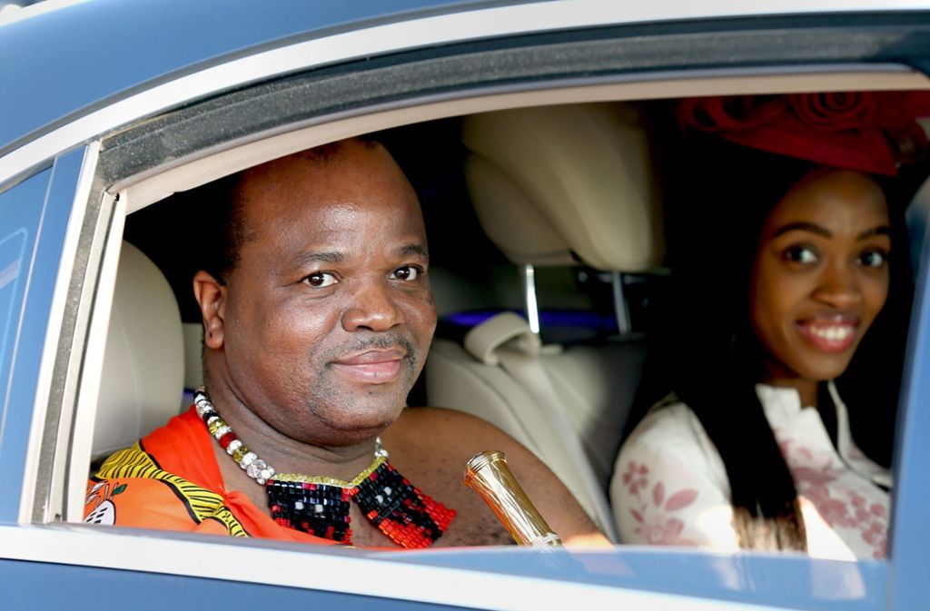 König Mswati III. liebt große Autos, er regiert als absolutistischer Herrscher.