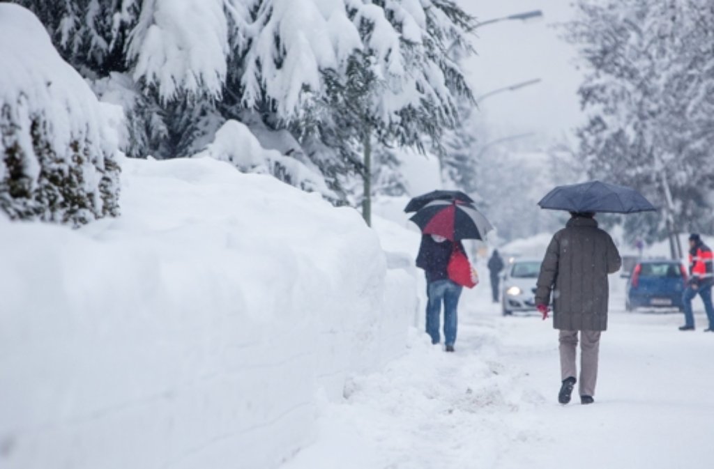 Schnee ohne Ende und Eis auch in Österreich: Dort entspannte sich die Lage am Sonntag kaum.