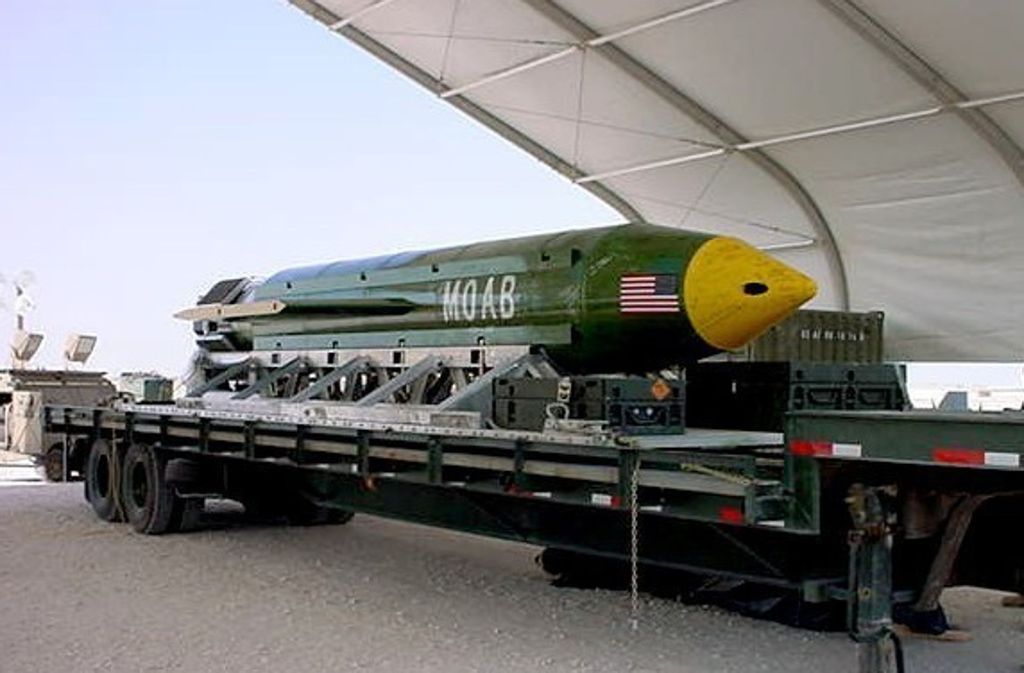 April 2017 – „Mutter aller Bomben“: Ein Typ der GBU-43/B Massive Ordnance Air Blast wurde im April 2017 vom US-Militär in Afghanistan eingesetzt. Die Bombe gilt als größter konventioneller Sprengkörper der US-Streitkräfte. Sprengkraft: 11 Tonnen TNT.