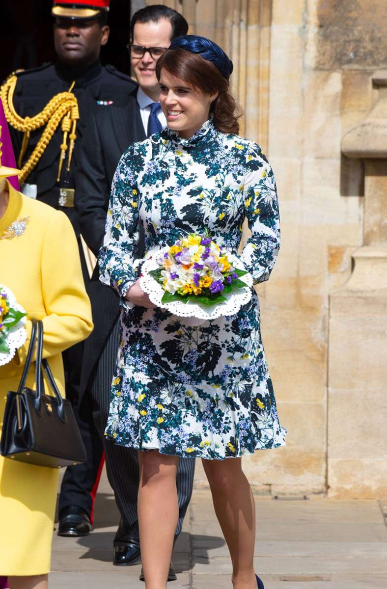 Selber Stoff, selber Designer, anderer Schnitt: Prinzessin Eugenie zeigte sich bei einem Gottesdienst auf Schloss Windsor frühlingshaft in einem Blumenkleid von Erdem.